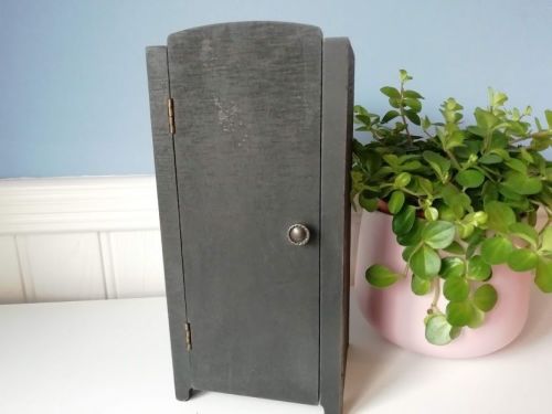 Maileg, Vintage Closet w Hangers, Mini - Anthracite