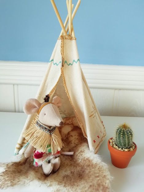 Maileg, Little Sister with feather and Tent Set