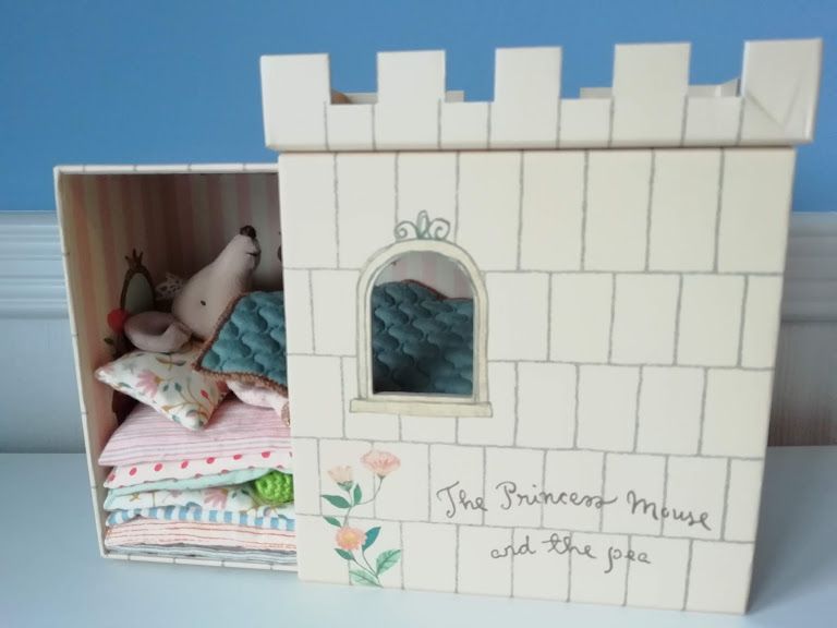 Maileg, Princess and the Pea Castle (Pink) Damage to corner of castle