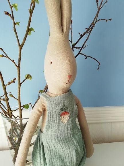 Maileg, Rabbit Size 4 in Turnip Overalls