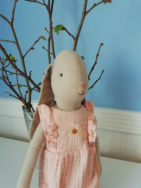 Maileg, Bunny Size 3, Jumpsuit w Daisy (last one)