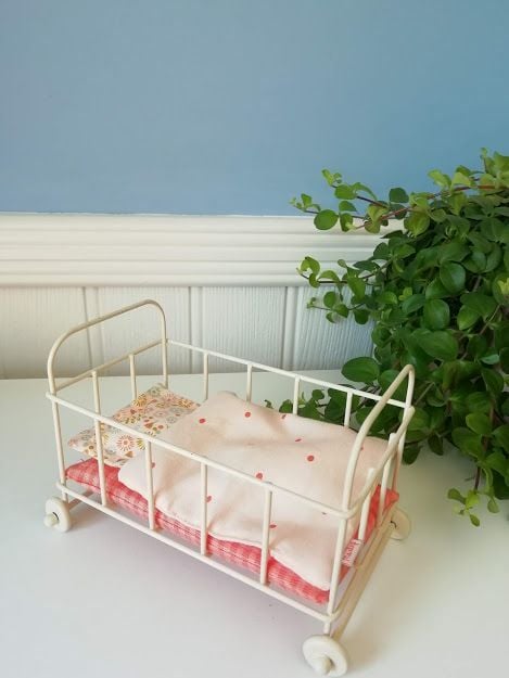 Maileg, Micro Metal Cot (Pink Spots)
