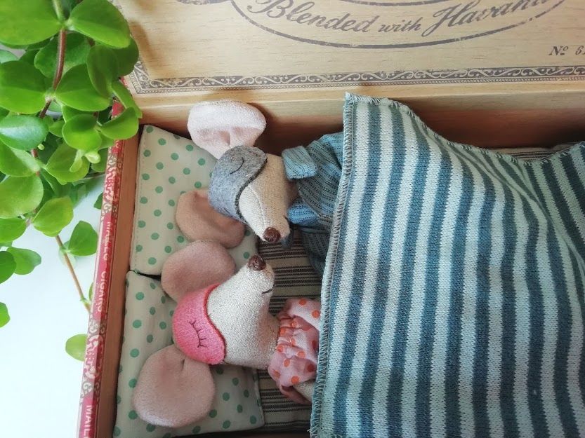 Maileg, Mum and Dad in Cigar Box