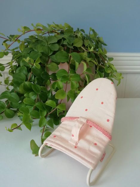 Maileg, Micro Baby Bouncer (Pink Spots)