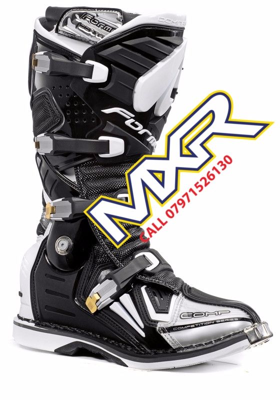 forma dominator boots