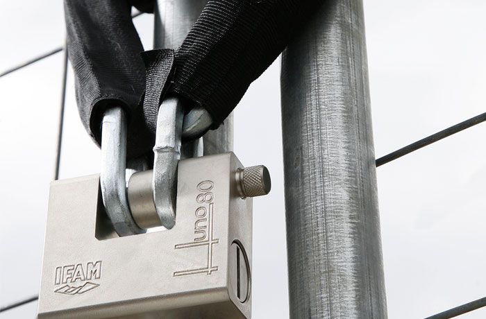  IFAM HUNO CEN 5 RATING KEYED  ALIKE PADLOCK WITH SHACKLE PROTECTION RING.