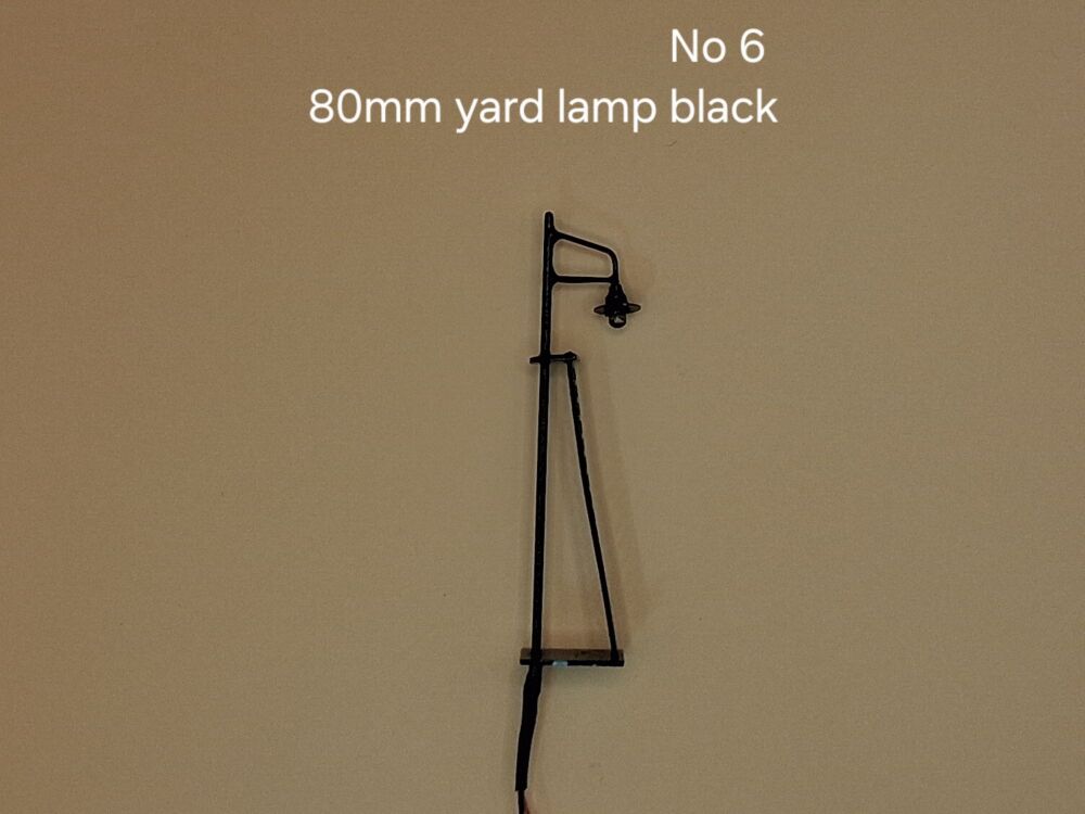 006 No 6 - 3V 80 mm yard light