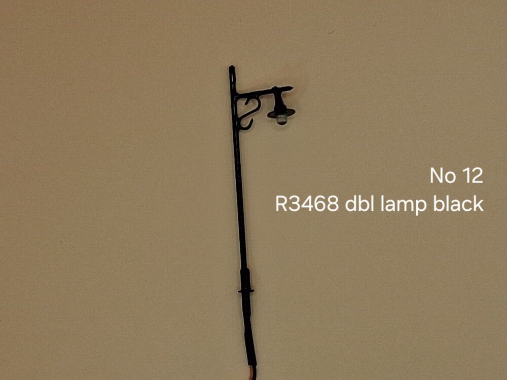 012 No 12 - 3V single platform light, price is for pack of three