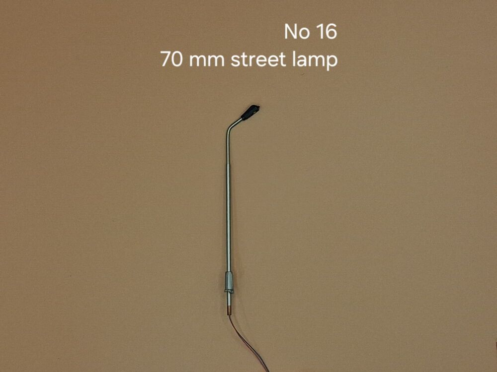 016 No 16 - 3V 70 mm street light, price is for pack of three