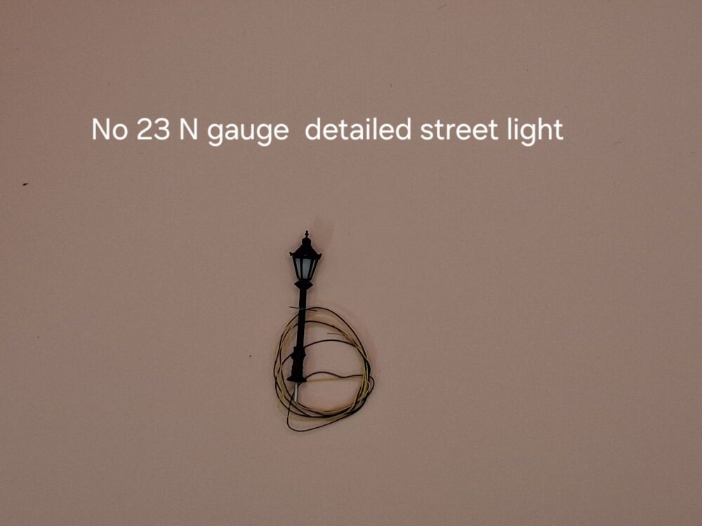 023 No 23 - 3V antique street lamp N gauge