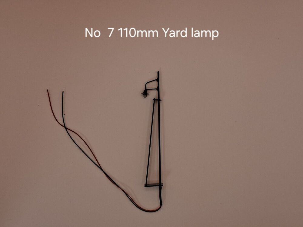 007 No 7 - 3V 110 mm yard light