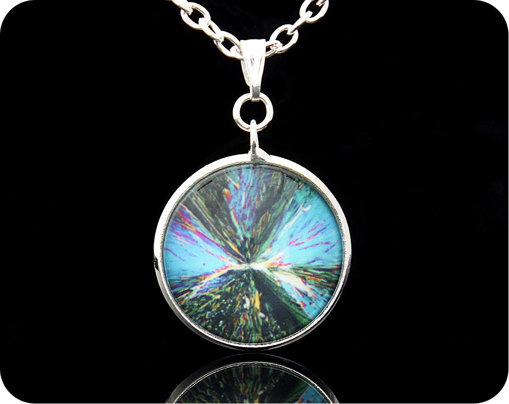 SCIENCE PENDANT - CHEMICAL CRYSTALS (CITRIC ACID) BY POLARISED LIGHT MICROSCOPY (P5)