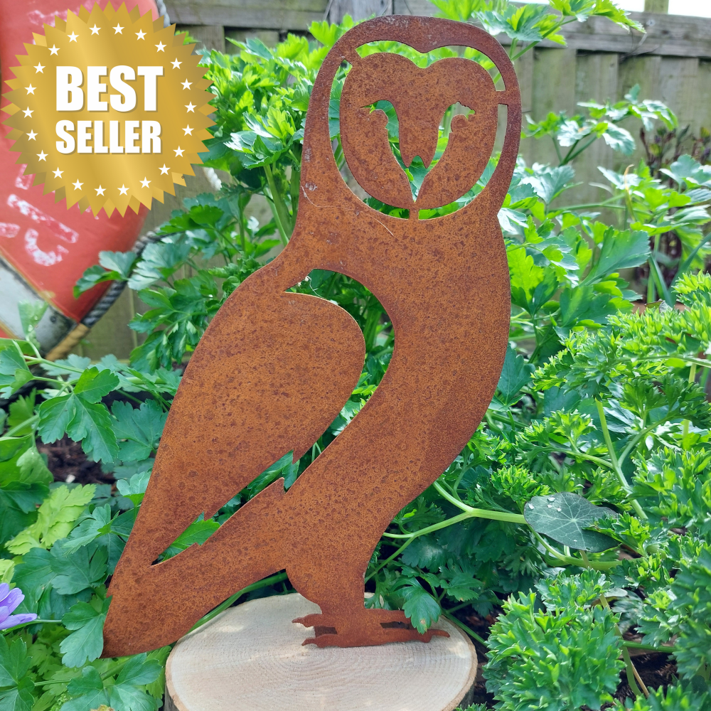 Rustic Garden Owl Ornament: Charming Rusty Metal Sculpture for Outdoor Deco