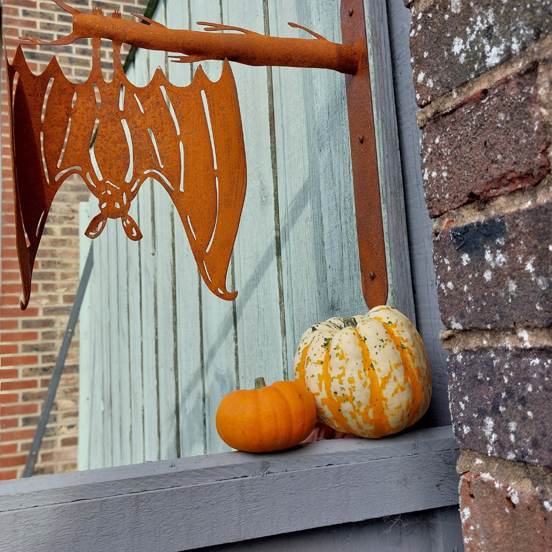 Hanging Bat Outdoor Decoration, Metal Bat Tree Decor, Perfect Halloween Decoration for Home or Garden