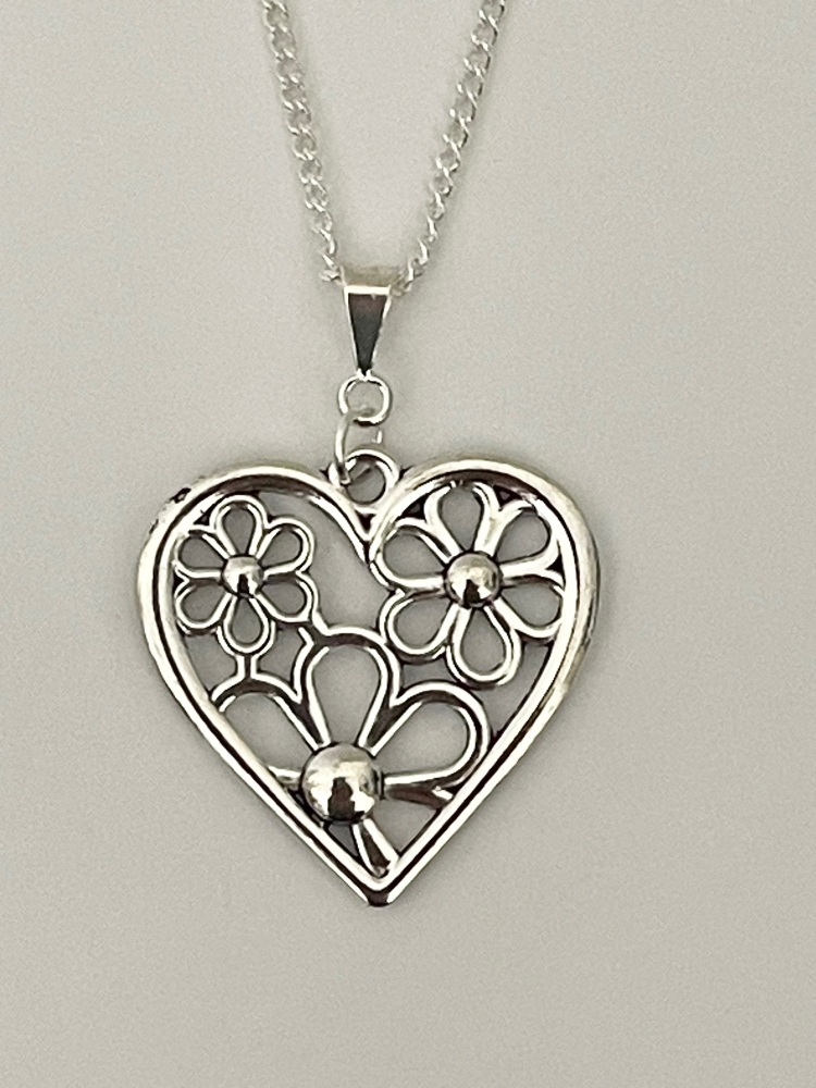 Flower heart pendant