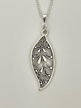 Leaf shaped pendant