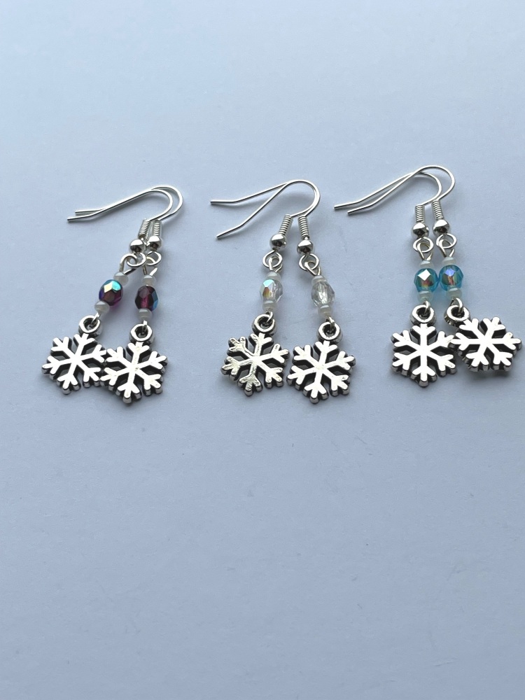 Christmas Earrings - Dainty Snowflakes