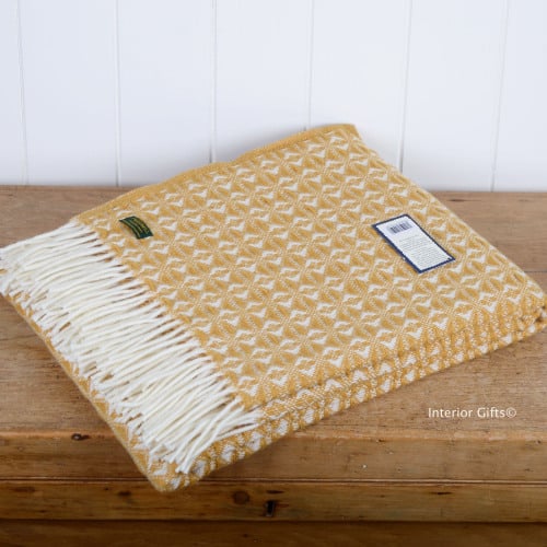 Tweedmill Antique Gold & Cream Throw in Pure New Wool with cream fringe.