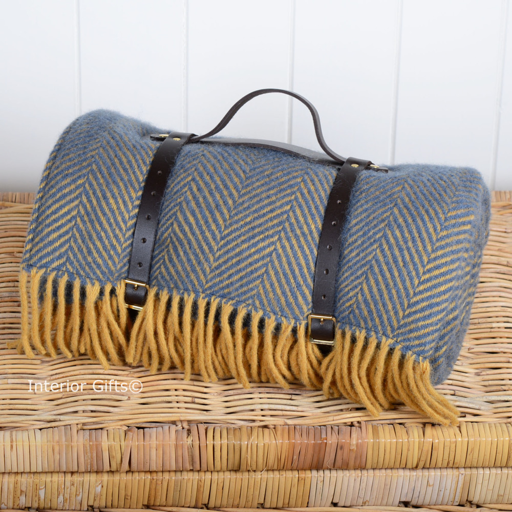 picnic blanket carry strap
