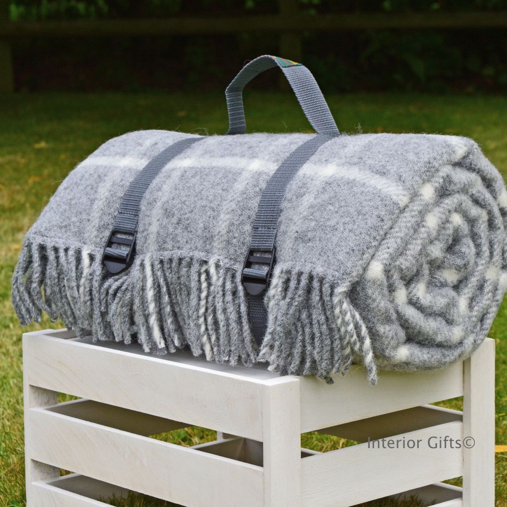 picnic blanket grey
