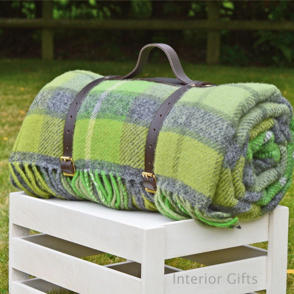 WATERPROOF Backed Wool Picnic Rug / Blanket in Classic Country Green Check 