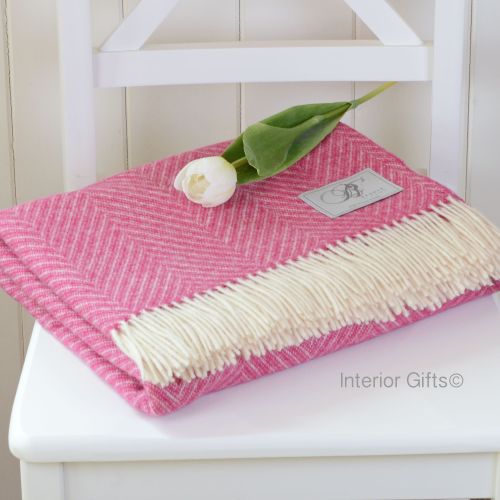 BRONTE by Moon Cerise Pink & Cream Variegated Herringbone Throw in 100% She
