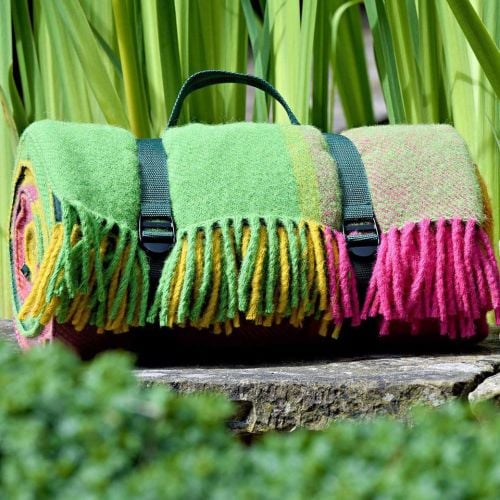 WATERPROOF Backed Wool Picnic DESIGNER Rug / Blanket in Bright Block Check