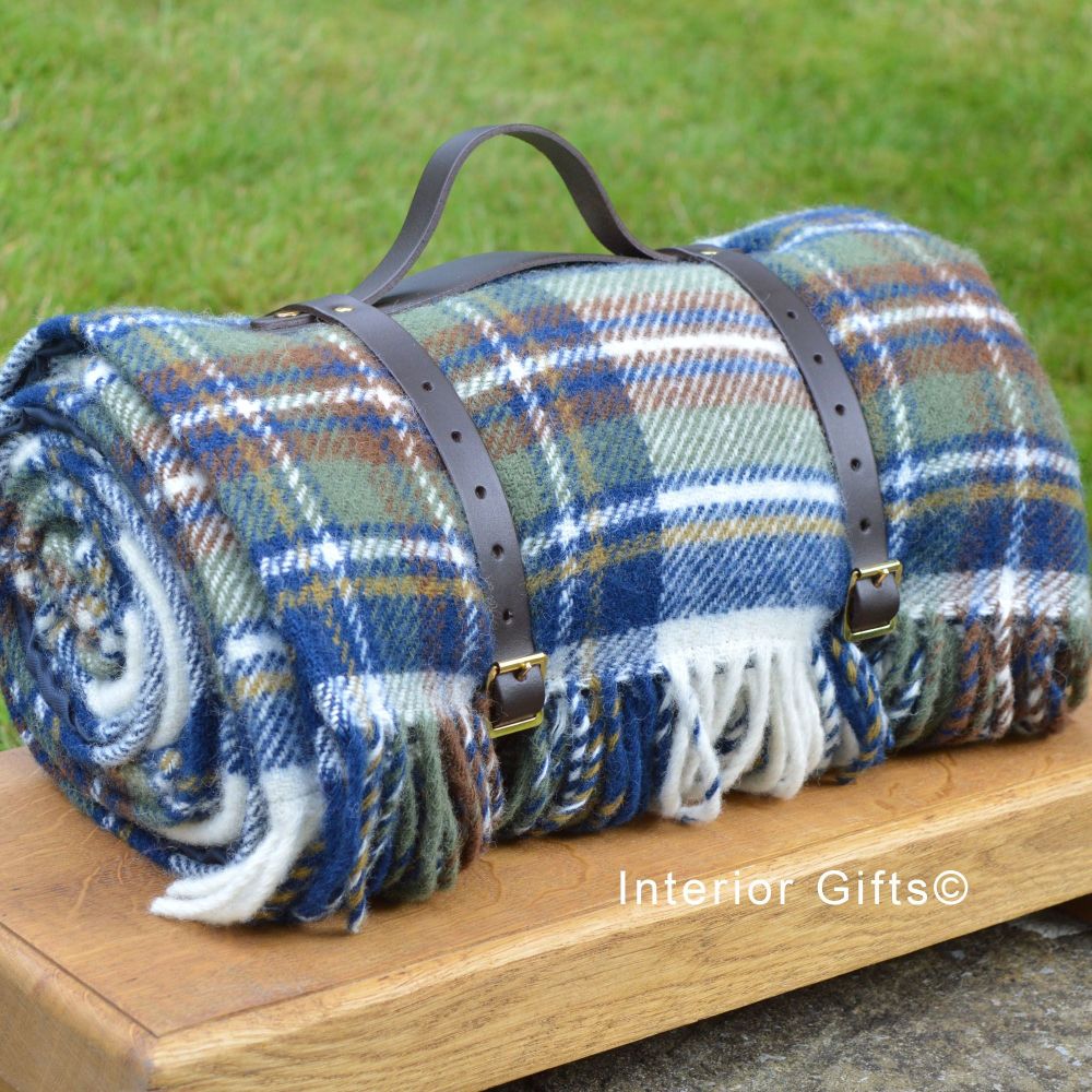 WATERPROOF Backed Wool Picnic Rug / Blanket in Classic Country Blue Check w