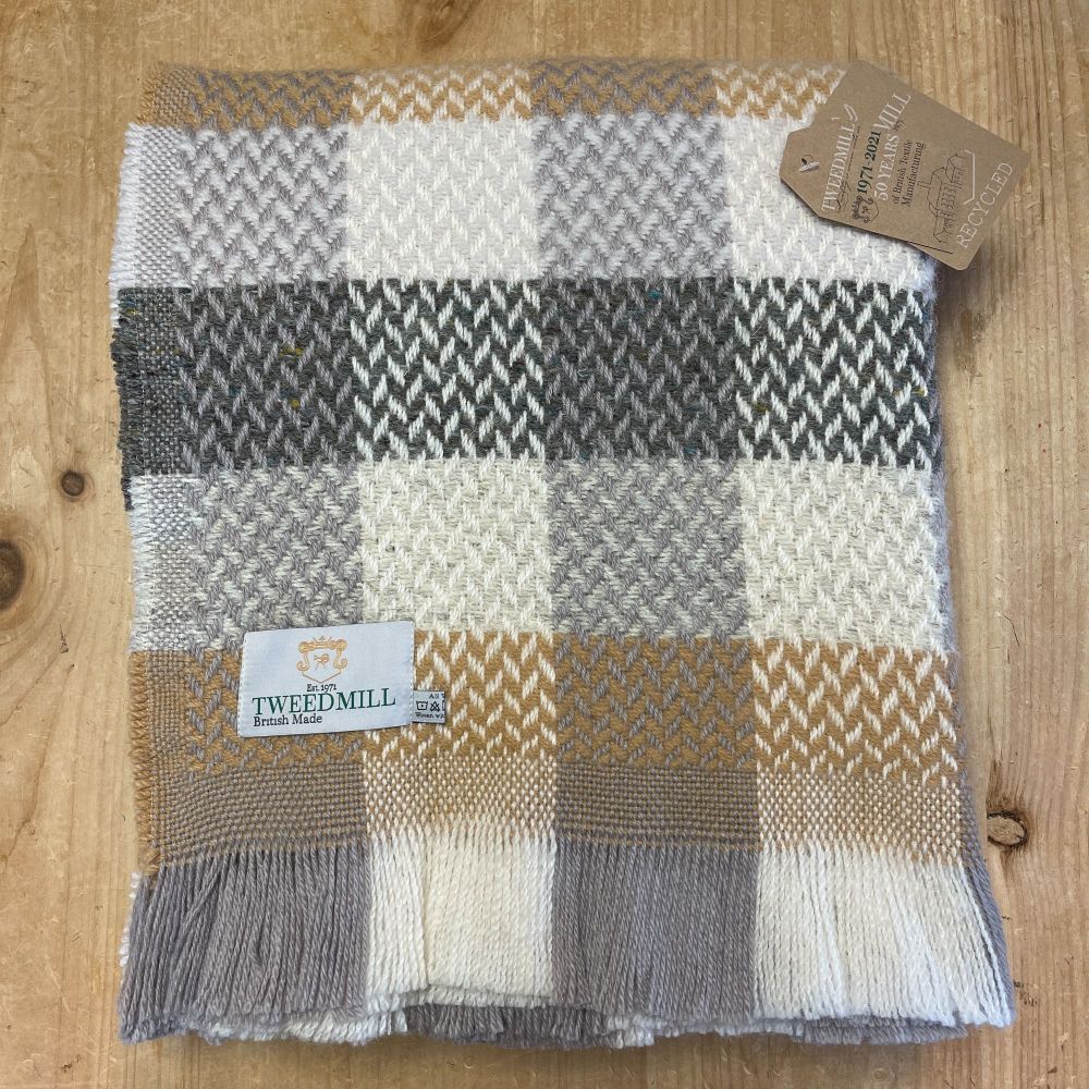 Tweedmill Celtic Large Random All Wool Recycled Rug beige/cream/grey ...