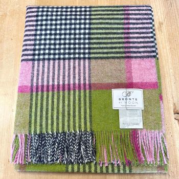 BRONTE by Moon Shetland Wool Thorpeness Throw/Blanket - Meadow Pink & Lime Check