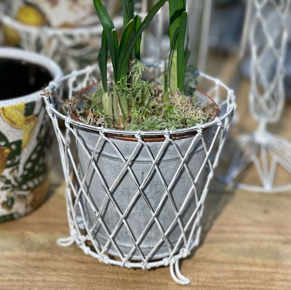 Footed Wire Pot Holder Vintage White - Medium