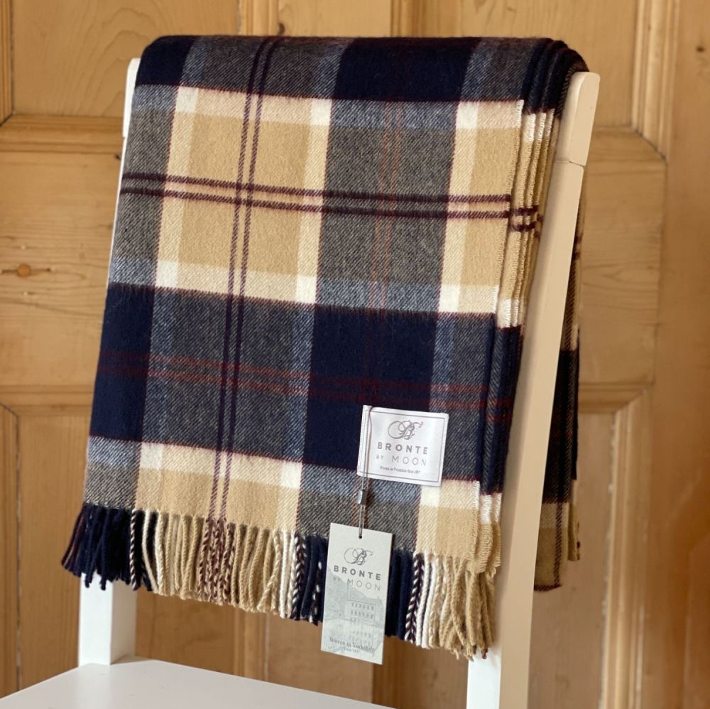 BRONTE by Moon Classic Bannockbane Navy & Beige Check Throw Supersoft Merin