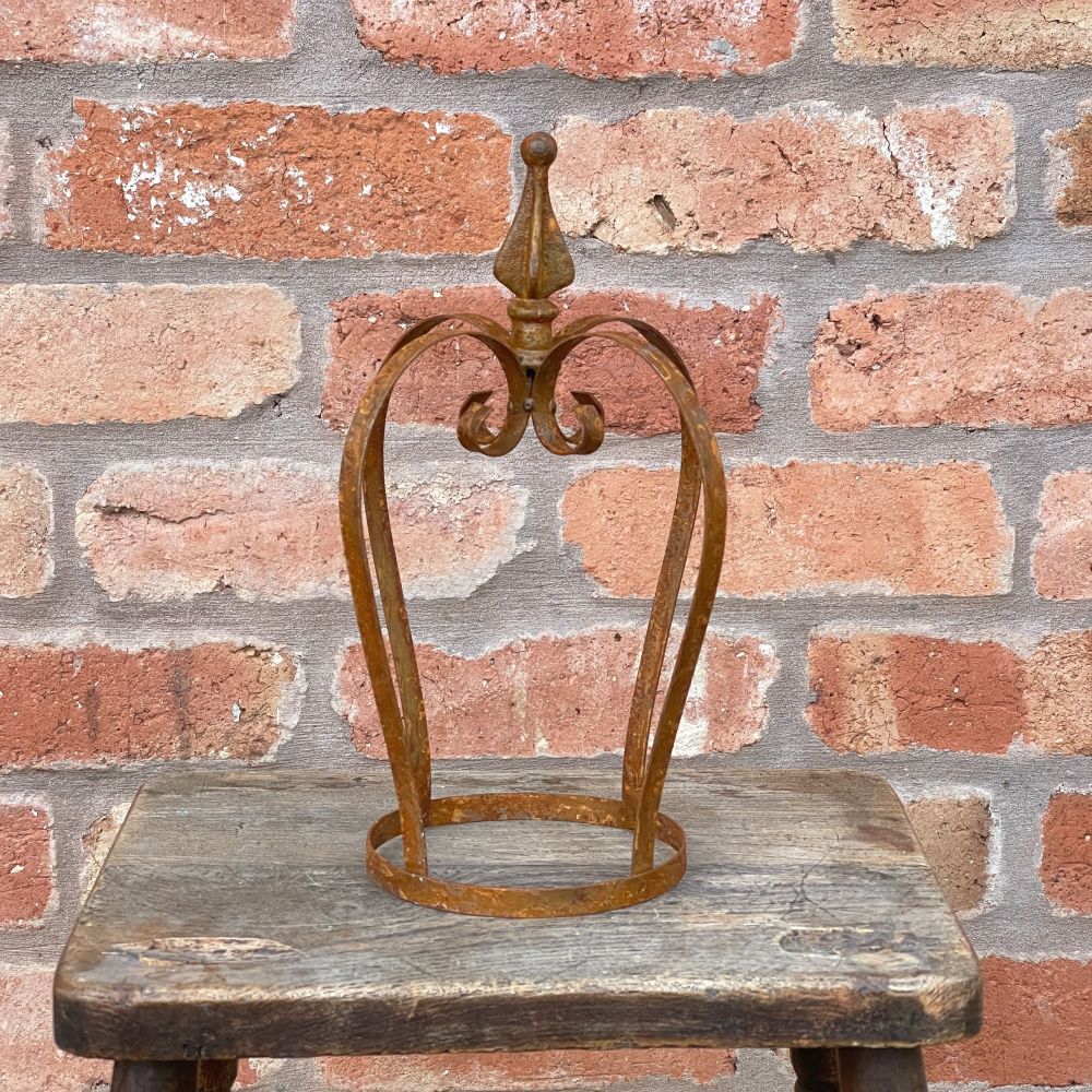 Rusty Crown Planter - Small