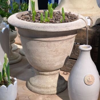 Vintage Style aged Broadway Terracotta Frostproof Urn Planter - 31 cm High