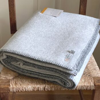 Luxurious Fleece Throw or Blanket Large - Silver Grey