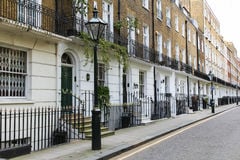 terrace-houses-london-uk-th-april-outside-typical-central-40618722[1]