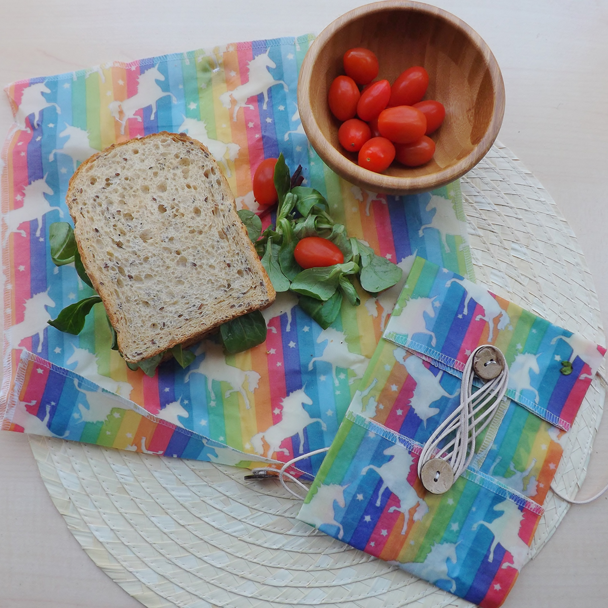 V-Eco Food Wraps, ButtyWrap with sandwich and tomatoes