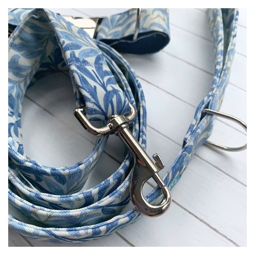 Pawdrobe HQ dog collar in William Morris Willow Bough design. Stylish dog accessories UK. Luxury dog walking accessories.