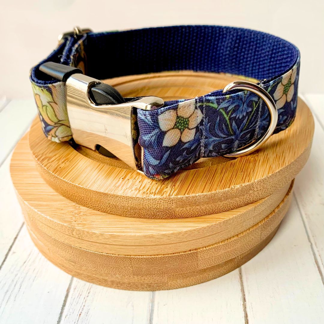 COLLAR, LEAD, POO BAG POUCH & TREAT POUCH - Strawberry Thief - Navy