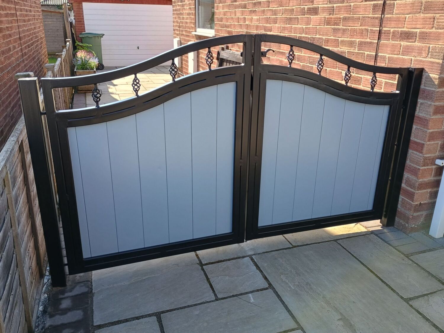 York Gates composite boards with curved top and baskets