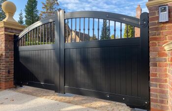 Aluminium double gates partial privacy curved top with infill bars