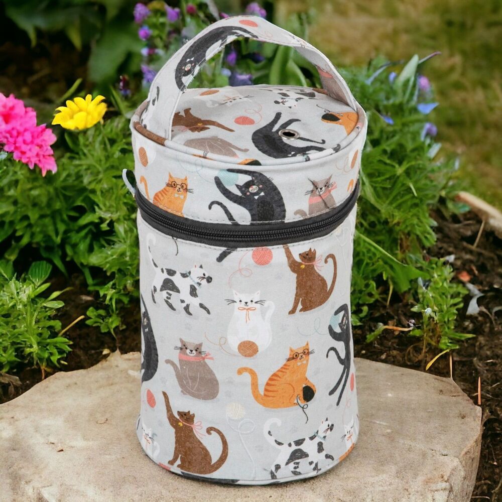 CATS DESIGN WOOL HOLDER