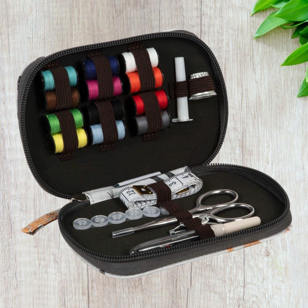 ZIP CASE SEWING KIT IN A FUN CATS DESIGN WITH CONTENTS INCLUDED