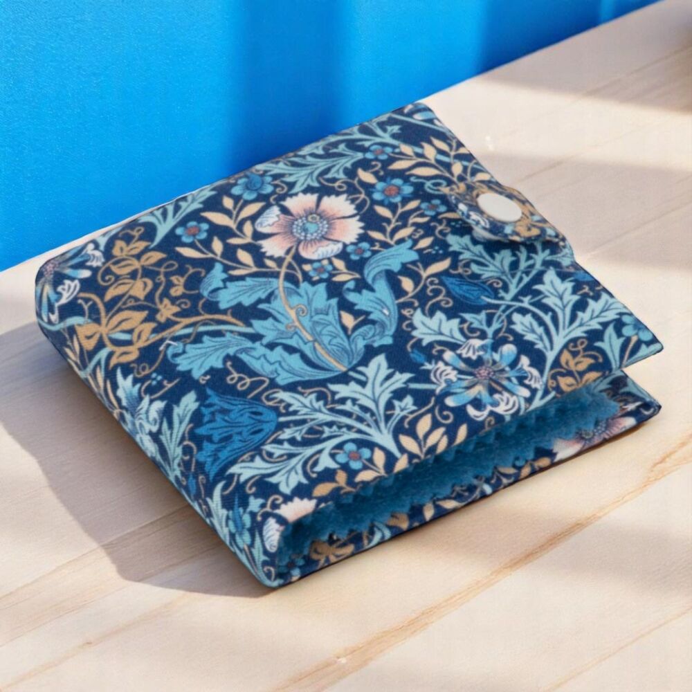 WOODBLOCK FLORAL NEEDLE CASE