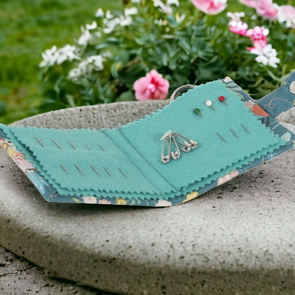 BIRD AVIARY NEEDLE CASE