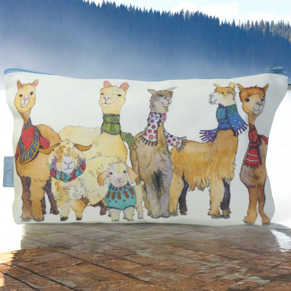 ZIPPED POUCH Woolly Puffins Design