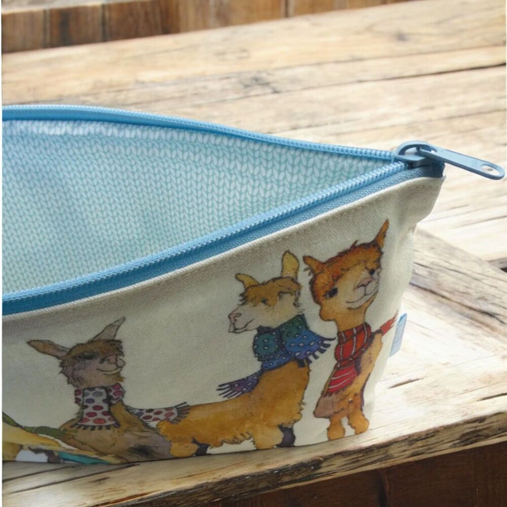 ZIPPED POUCH Woolly Puffins Design