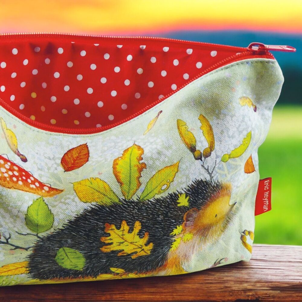 ZIPPED POUCH Hedgehog Design