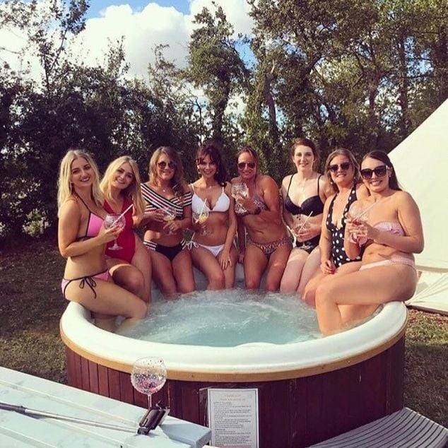 hot tub girls