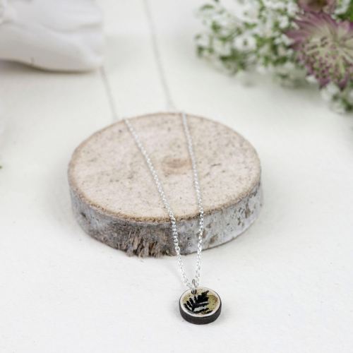 Natural mini circle pendant necklace